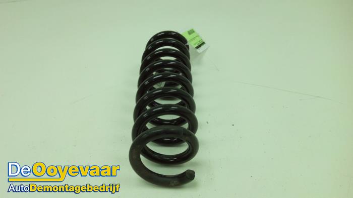 Rear coil spring from a BMW 3 serie Gran Turismo (F34) 320i 2.0 16V 2017