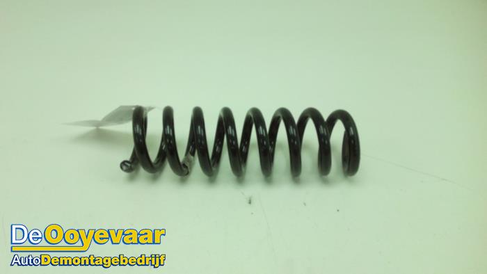 Rear coil spring from a BMW 3 serie Gran Turismo (F34) 320i 2.0 16V 2017