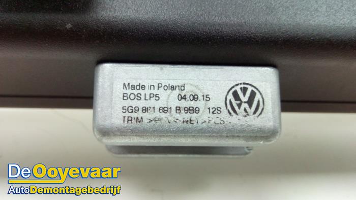 Gepäcknetz van een Volkswagen Golf VII Variant (AUVV) 1.6 TDI BlueMotion 16V 2015