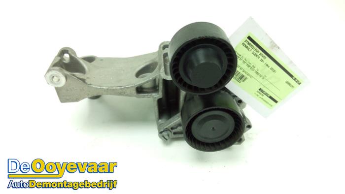 Usagé Support dynamo haut Renault Scénic IV (RFAJ) 1.6 Energy dCi 160 EDC Prix € 15,00 Règlement à la marge proposé par Autodemontagebedrijf De Ooyevaar