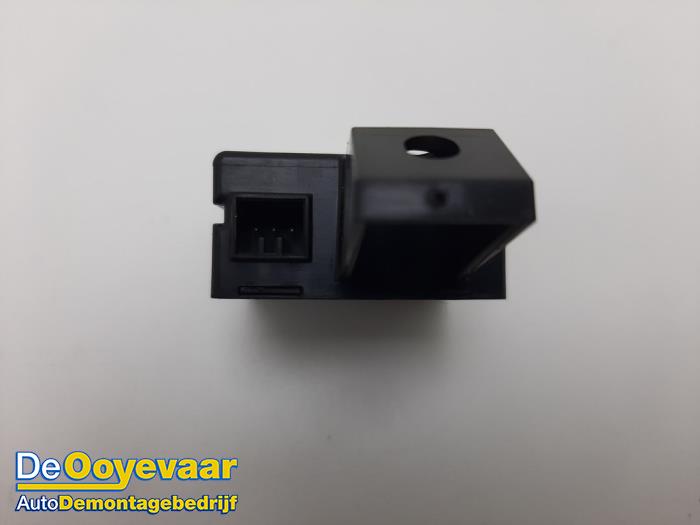 Ignition switch from a Land Rover Range Rover Evoque (LVJ/LVS) 2.2 eD4 16V 5-drs. 2015