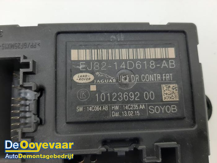 Battery control module from a Land Rover Range Rover Evoque (LVJ/LVS) 2.2 eD4 16V 5-drs. 2015