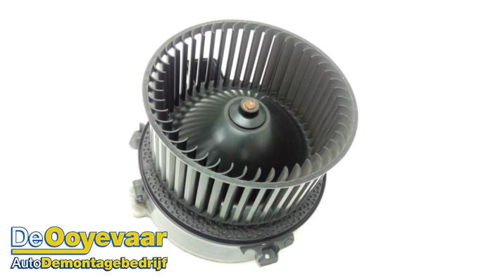 Heating and ventilation fan motor from a BMW 5 serie Touring (G31) 540d xDrive 3.0 TwinPower Turbo 24V 2018