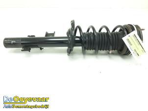 Used Rear shock absorber rod, left Landrover Range Rover Evoque (LVJ/LVS) 2.2 eD4 16V 5-drs. Price € 149,99 Margin scheme offered by Autodemontagebedrijf De Ooyevaar