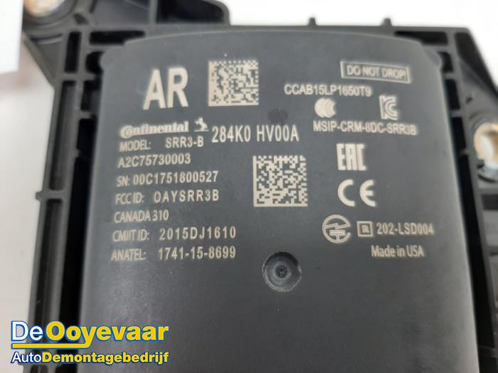 Sensor de radar de un Nissan Qashqai (J11) 1.3 DIG-T 160 16V 2019