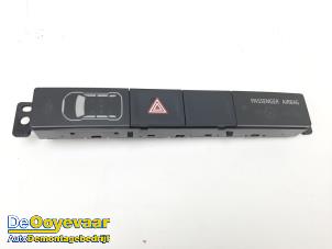 Used Panic lighting switch Mitsubishi L-200 2.2 DI-D 4WD Price € 39,99 Margin scheme offered by Autodemontagebedrijf De Ooyevaar