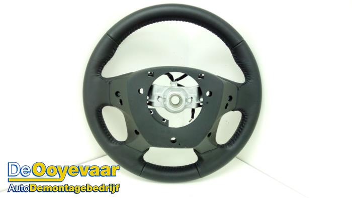 Steering wheel from a Mitsubishi L-200 2.2 DI-D 4WD 2020