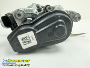 Used Rear brake calliper, right Nissan Qashqai (J11) 1.3 DIG-T 160 16V Price € 124,99 Margin scheme offered by Autodemontagebedrijf De Ooyevaar