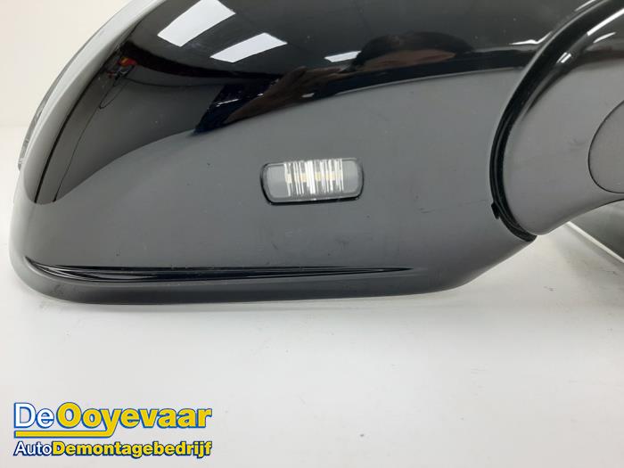 Wing mirror, right from a Mercedes-Benz E (W213) E-200 2.0 Turbo 16V 2017