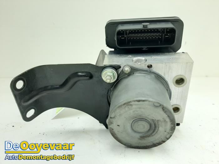 Used ABS pump Mitsubishi Space Star (A0) 1.2 12V Price € 69,99 Margin scheme offered by Autodemontagebedrijf De Ooyevaar
