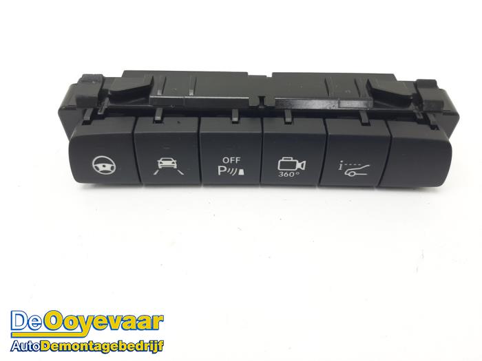 PDC switch from a Mercedes-Benz GLC Coupe (C253) 3.0 43 AMG V6 Turbo 4-Matic 2019