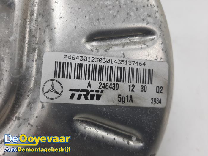 Brake servo from a Mercedes-Benz A (W176) 1.5 A-180 CDI, A-180d 16V 2015
