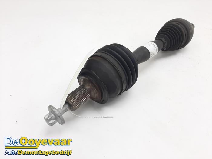 Begagnade Drivaxel, vänster fram Mercedes A (W176) 1.5 A-180 CDI, A-180d 16V Pris € 29,99 Marginaltabell erbjuds av Autodemontagebedrijf De Ooyevaar