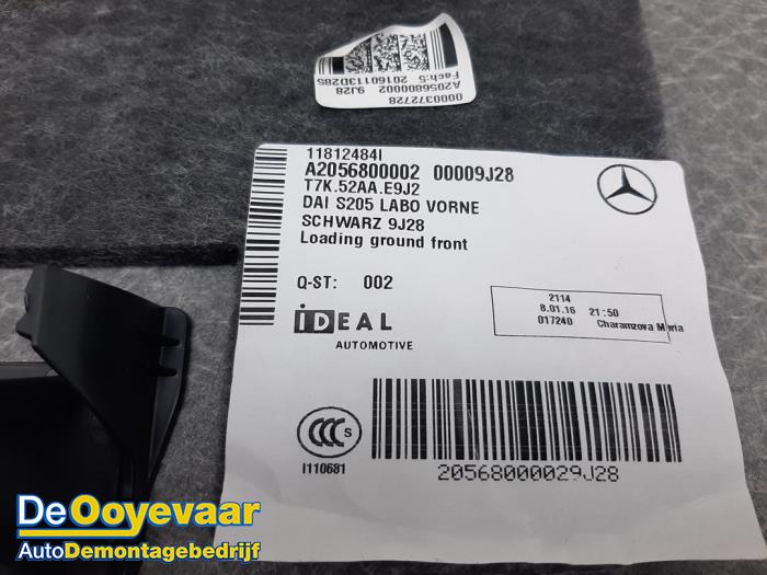 Alfombrilla de maletero de un Mercedes-Benz C Estate (S205) C-63 AMG S,Edition 1 4.0 V8 Biturbo 2018