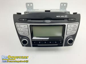Used Radio CD player Hyundai iX35 (LM) 2.0 16V Price € 249,99 Margin scheme offered by Autodemontagebedrijf De Ooyevaar