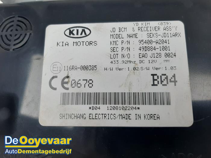 Serrure de contact + ordinateur d'un Kia Cee'd Sportswagon (JDC5) 1.6 GDI 16V 2012