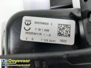 Używane Poduszka powietrzna prawa (deska rozdzielcza) Renault Captur (2R) 1.5 Energy dCi 90 FAP Cena € 149,99 Procedura marży oferowane przez Autodemontagebedrijf De Ooyevaar