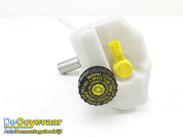 Master cylinder from a BMW 5 serie (G30) 530d xDrive 3.0 TwinPower Turbo 24V 2019