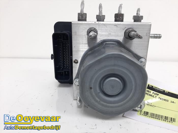 ABS pump from a Renault Twingo III (AH) 1.0 SCe 75 12V 2020