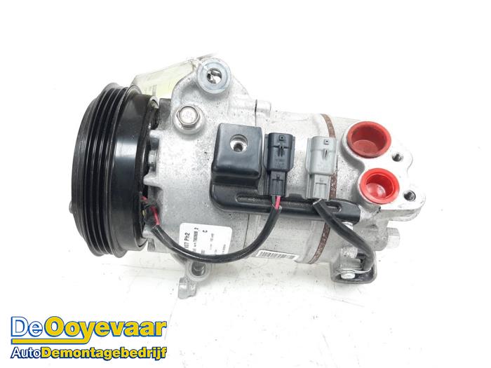 Air conditioning pump from a Renault Twingo III (AH) 1.0 SCe 75 12V 2020