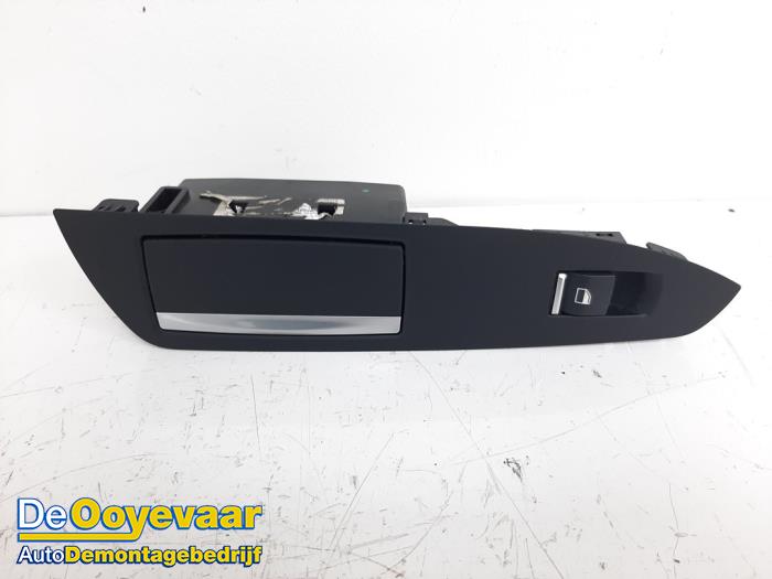 Usados Interruptor de ventanilla eléctrica BMW 7 serie (F01/02/03/04) 730d 24V Precio € 9,99 Norma de margen ofrecido por Autodemontagebedrijf De Ooyevaar
