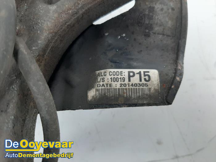 Knuckle, front left from a Kia Soul II (PS) 1.6 GDI 16V 2014