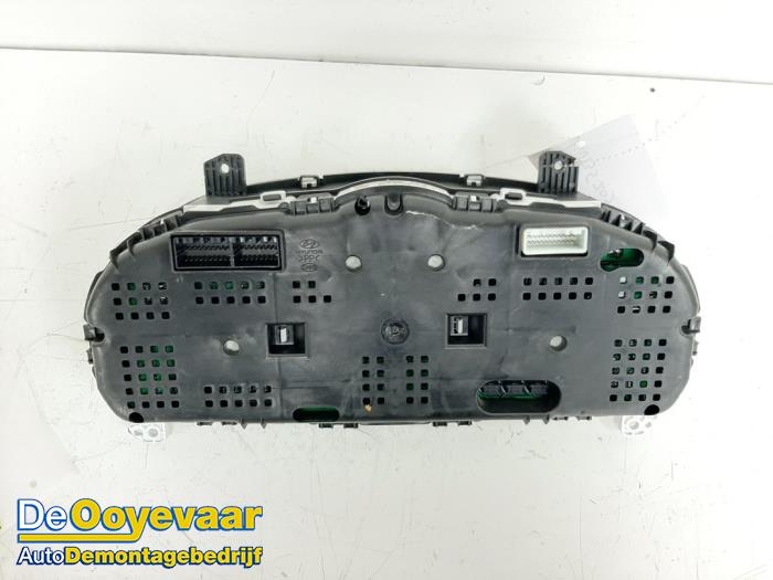 Instrument panel from a Hyundai i30 Crosswagon (WWH) 1.4 CVVT 16V 2011