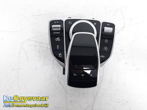 Używane Przycisk I-Drive Mercedes GLC (X253) 3.0 43 AMG V6 Turbo 4-Matic Cena € 174,99 Procedura marży oferowane przez Autodemontagebedrijf De Ooyevaar