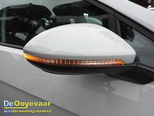 Usagé Rétroviseur extérieur droit Volkswagen Golf VII (AUA) 1.0 TSI 12V BlueMotion Prix € 124,99 Règlement à la marge proposé par Autodemontagebedrijf De Ooyevaar