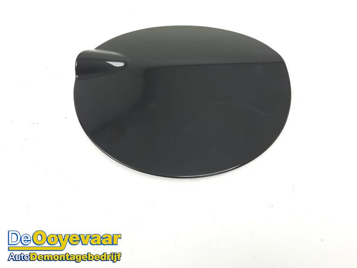 Tank cap cover from a BMW 1 serie (E87/87N) 118i 16V 2005