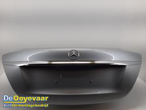 Używane Tylna klapa Mercedes E (W213) E-200 2.0 Turbo 16V Cena € 175,00 Procedura marży oferowane przez Autodemontagebedrijf De Ooyevaar