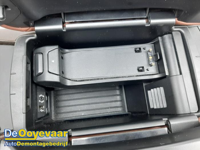 Middle console from a BMW X5 (F15) xDrive 30d 3.0 24V 2017