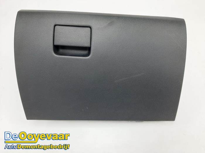 Gebrauchte Handschuhfach Mazda 3 (BM/BN) 2.0 SkyActiv-G 16V Preis € 25,00 Margenregelung angeboten von Autodemontagebedrijf De Ooyevaar