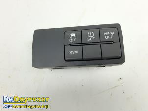 Usados Interruptor ESP Mazda 3 (BM/BN) 2.0 SkyActiv-G 16V Precio € 29,99 Norma de margen ofrecido por Autodemontagebedrijf De Ooyevaar