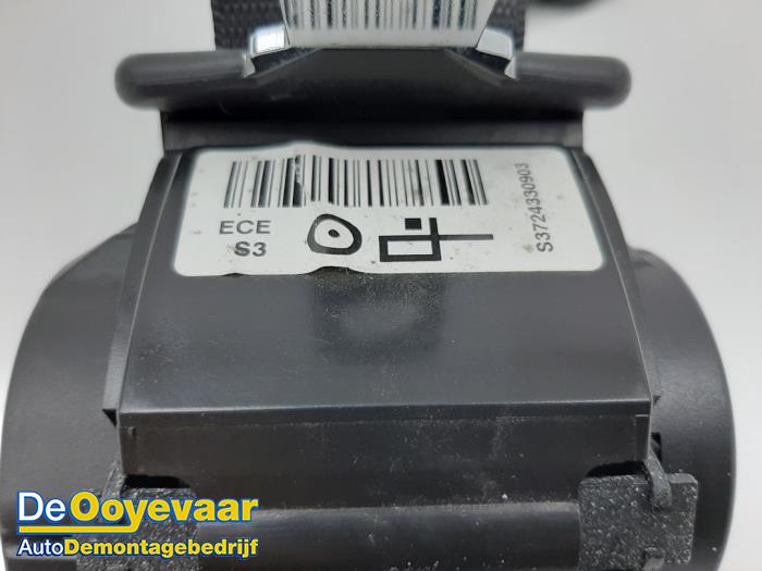Rear seatbelt, right from a BMW 3 serie Touring (F31) 320d 2.0 16V EfficientDynamicsEdition 2013