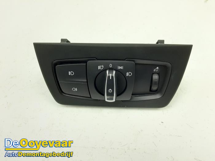 Light switch from a BMW 3 serie Touring (F31) 320d 2.0 16V EfficientDynamicsEdition 2013