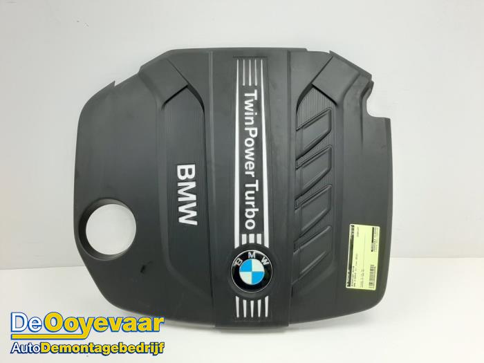 Engine cover from a BMW 3 serie Touring (F31) 320d 2.0 16V EfficientDynamicsEdition 2013