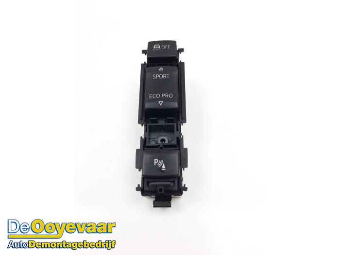 PDC Schalter van een BMW 3 serie Touring (F31) 320d 2.0 16V EfficientDynamicsEdition 2013