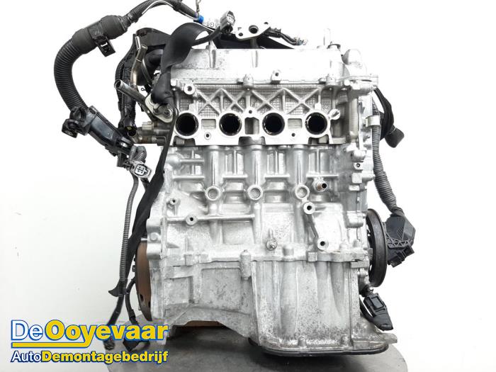 Motor van een Toyota Yaris III (P13) 1.5 16V Hybrid 2016
