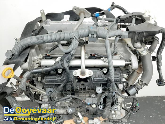 Motor van een Toyota Yaris III (P13) 1.5 16V Hybrid 2016