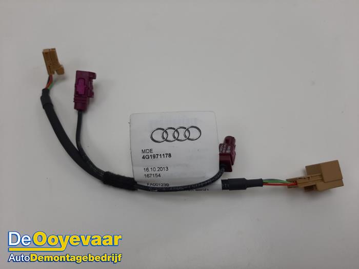 Antenna (miscellaneous) from a Audi A6 Avant (C7) 3.0 TDI V6 24_ 2016