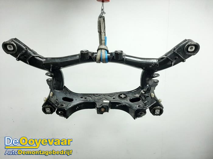 Subframe from a BMW 3 serie Touring (F31) 320d 2.0 16V EfficientDynamicsEdition 2013
