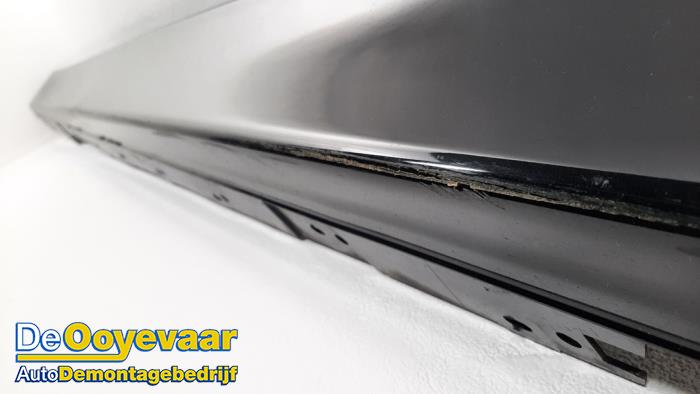 Side skirt, left from a BMW 3 serie Touring (F31) 320d 2.0 16V EfficientDynamicsEdition 2013
