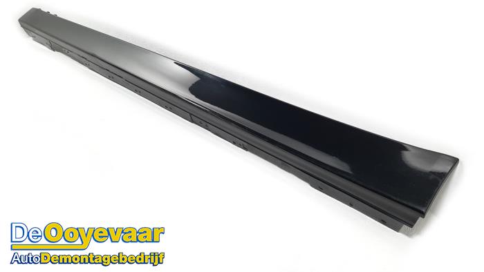 Side skirt, left from a BMW 3 serie Touring (F31) 320d 2.0 16V EfficientDynamicsEdition 2013