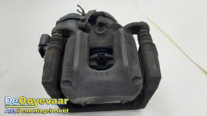 Used Rear brake calliper, right BMW X4 (F26) xDrive20d 16V Price € 99,99 Margin scheme offered by Autodemontagebedrijf De Ooyevaar
