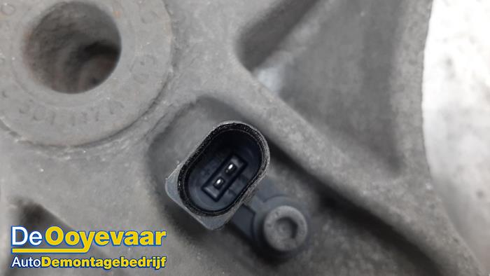 Knuckle, rear left from a Audi A4 Avant (B9) 2.0 40 TDI 16V 2017