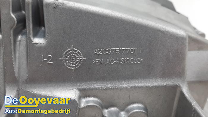 Head-up display from a Mercedes-Benz C Estate (S205) C-220 CDI BlueTEC, C-220 d 2.2 16V 2016