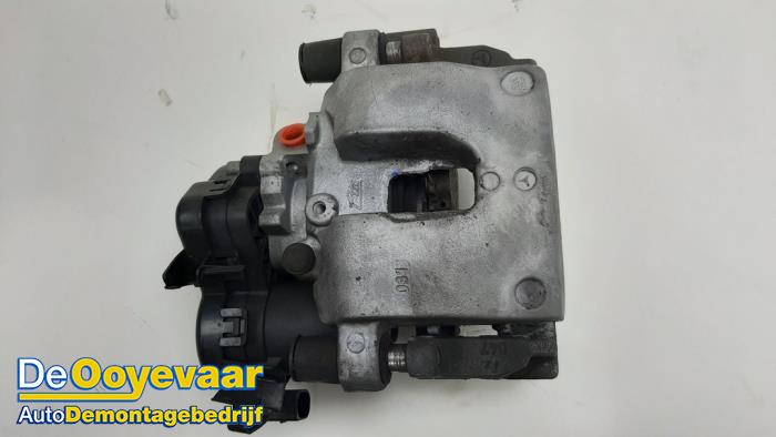 Gebrauchte Bremszange links hinten Mercedes C Estate (S205) C-250 CDI BlueTEC, C-250 d 2.2 16V 4-Matic Preis € 15,00 Margenregelung angeboten von Autodemontagebedrijf De Ooyevaar