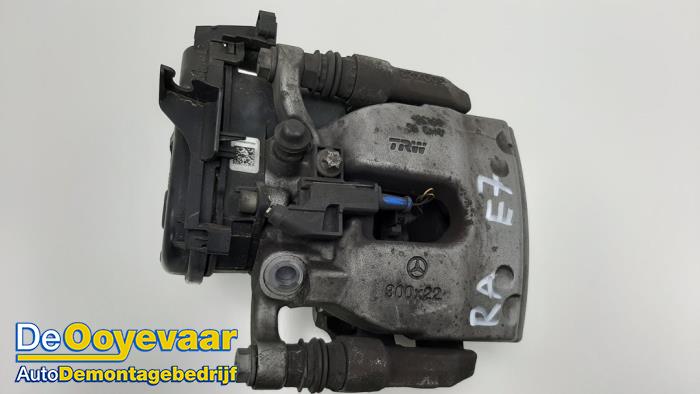 Gebrauchte Bremszange rechts hinten Mercedes E Estate (S213) E-200d 2.0 Turbo 16V Preis € 49,99 Margenregelung angeboten von Autodemontagebedrijf De Ooyevaar