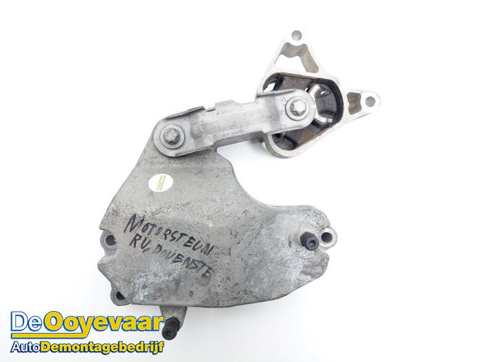 Used Engine mount Mercedes A (W176) 1.6 A-180 16V Price € 9,99 Margin scheme offered by Autodemontagebedrijf De Ooyevaar